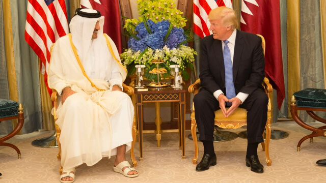 Le dirigeant du Qatar, l’émir Tamim ben Hamad Al Thani, avec le président américain Donald Trump.