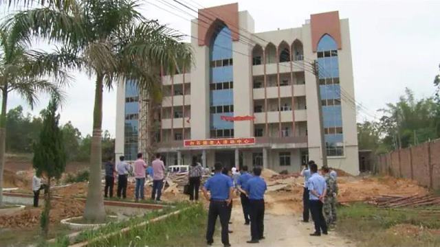 A Shanwei, l’immeuble construit grâce aux fonds levés par l’Eglise des Trois-Autonomies de Guangdong Baishitang a été démoli par les autorités (images envoyées par un croyant)