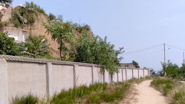 mur haut de deux mètres