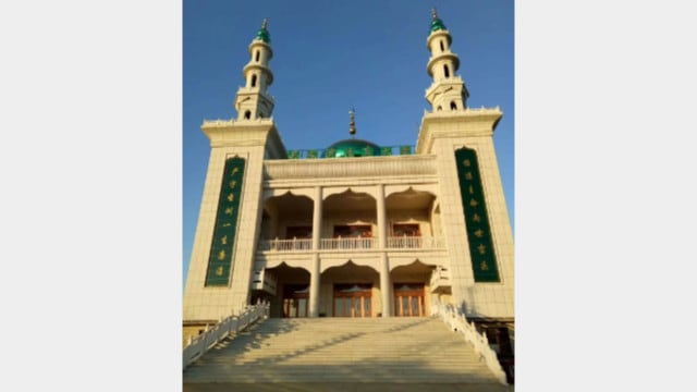 Islam en Chine,Sinisation des religions,Règlement sur les affaires religieuses,Démolition du symbole de mosquée