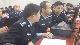 Le PCC surveille et sanctionne les commentaires sur les médias sociaux