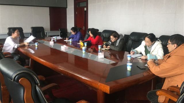 Une réunion d’enseignants en poste à l’Université de la Radio et de la Télévision du Xinjiang.