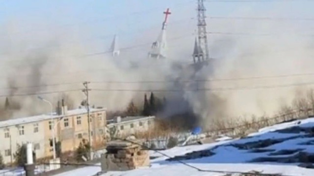 La destruction de la Golden Lampstand Church, capture d’écran réalisée à partir d’une vidéo produite par des membres de l'église