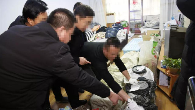 La police de la province de Shandong effectue une descente chez un membre de l’EDTP.