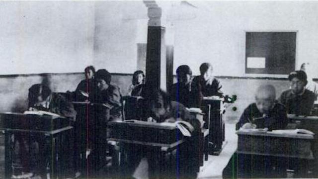 Une salle de classe à l’école anglaise de Gyantsé dans les années 1920