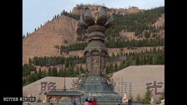La statue de Guanyin en bronze réglable en hauteur de Yuncheng faisait plus de 30 mètres de haut.