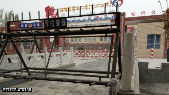 Une école dans le Xinjiang accueille des enfants dont les parents ont été enfermés dans des camps de rééducation.