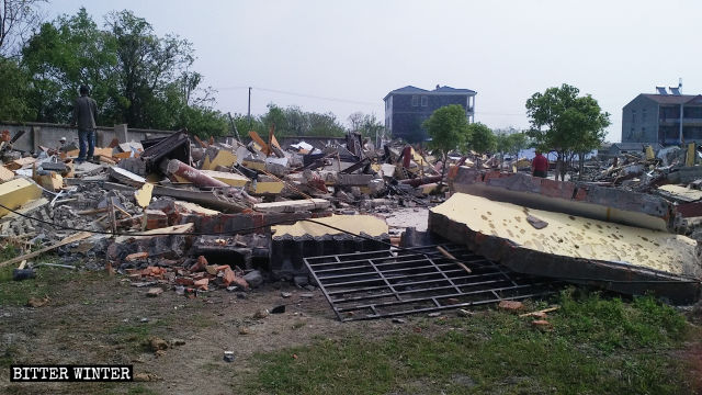 D’autres salles et un hall ont été démolis au temple Xi le 12 avril.