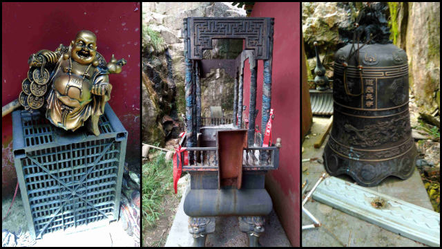 Des statues taoïstes, des brûleurs d’encens et une grande cloche ont été abandonnés sous les avant-toits du temple de Ziyun.