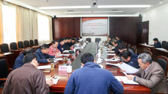 Les professeurs de l’Université normale du Jiangxi en train d’étudier « la pensée de Xi Jinping. »