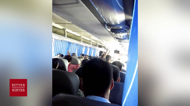 Des croyants chinois se rassemblent en secret dans un bus