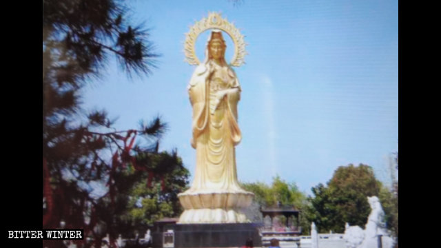 La statue centrale de l’ensemble situé sur l’île de Guanyin mesurait 18 mètres de haut.