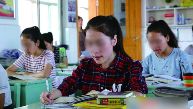 Les élèves du Xinjiang étudient au lycée professionnel de Lianyungang, dans la province de Jiangsu.
