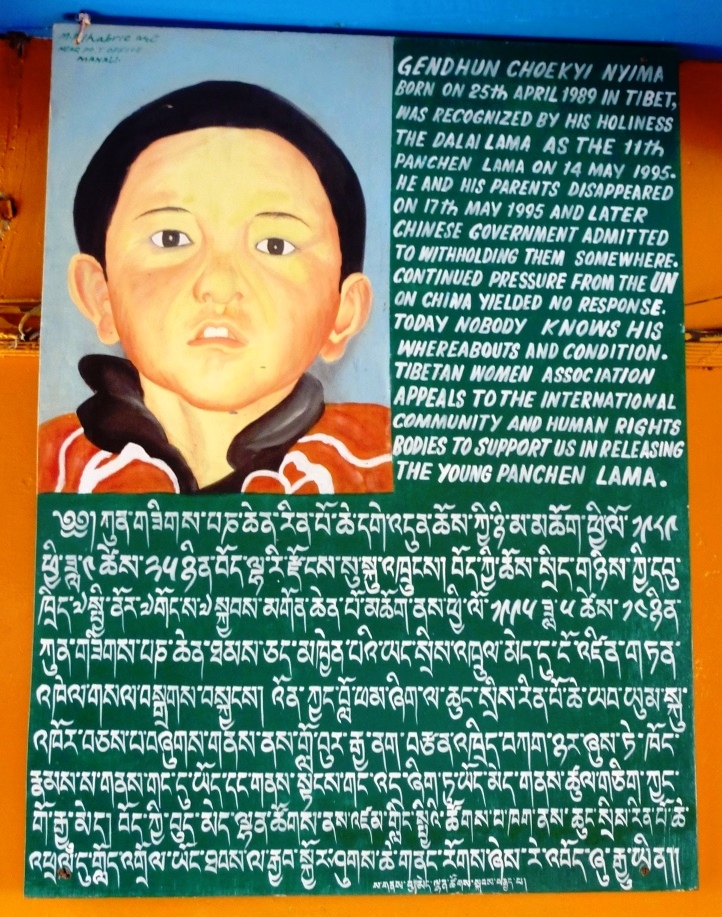 Un poster en soutien au panchen-lama authentique.